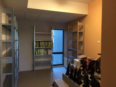 Levering av galvaniserte hyller, montering - Mogo